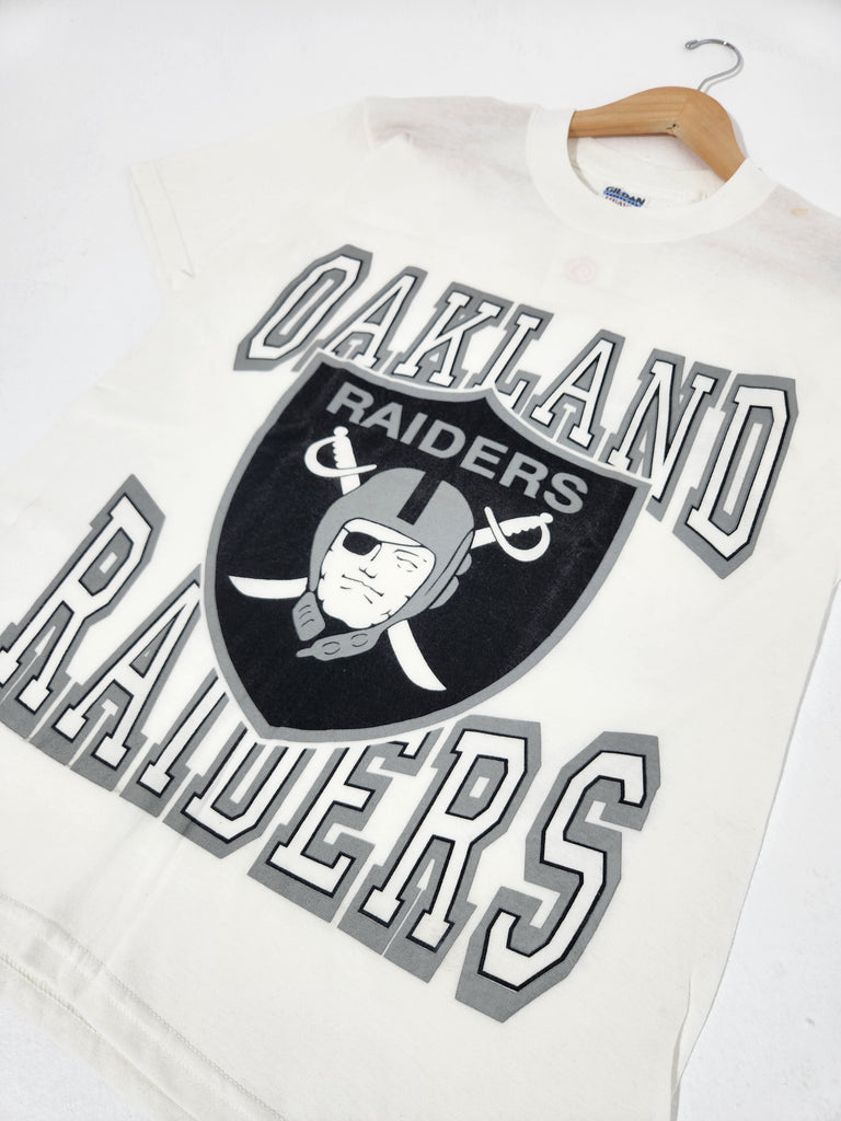 Vintage 2000's Gildan NFL Oakland Raiders T-Shirt Sz. M