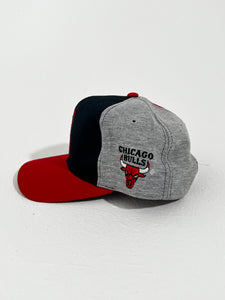 Vintage 1990's Starter Chicago Bulls "B" Snapback Hat
