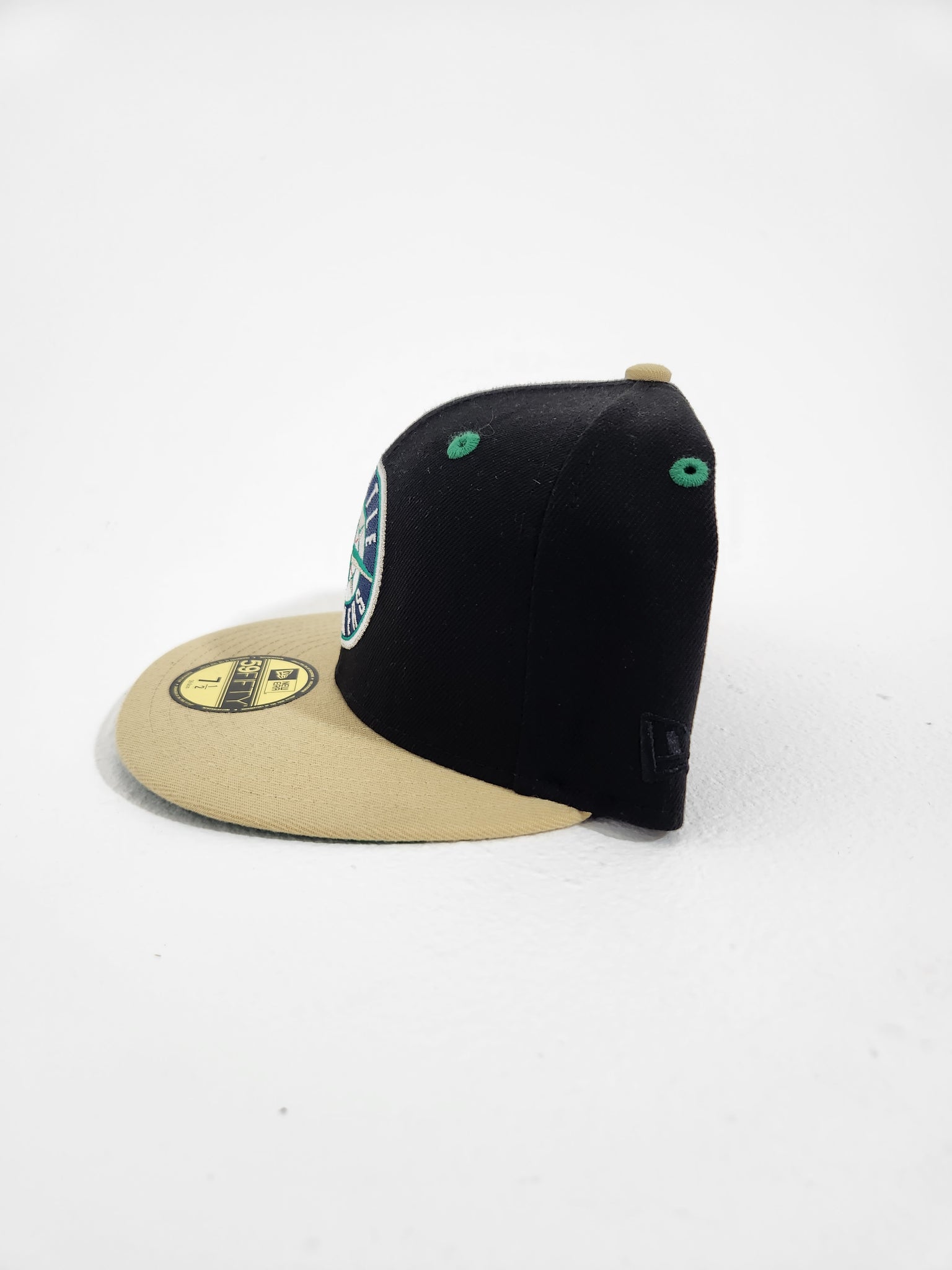 NY Yankee 7 1/2 all black fitted