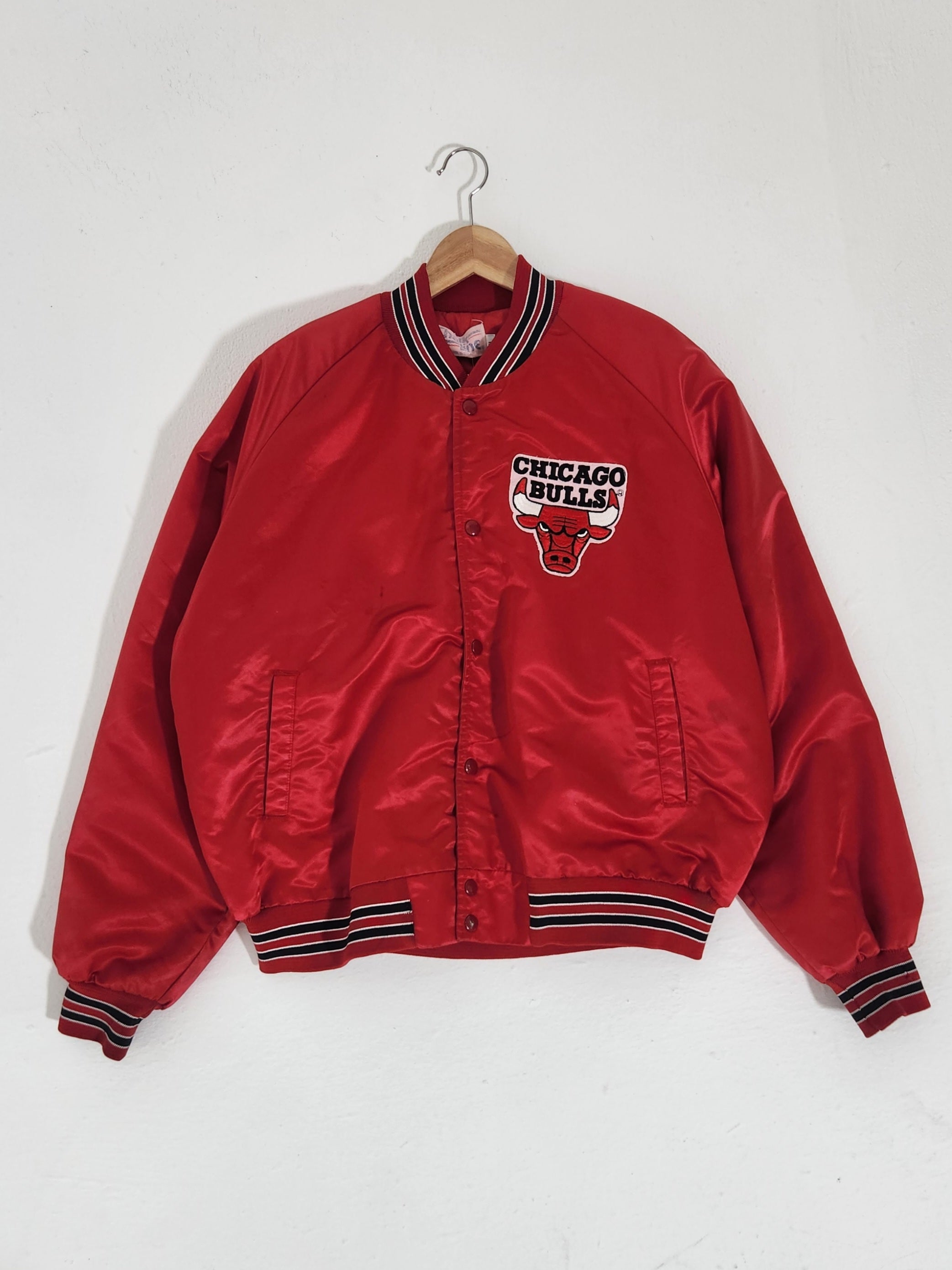 ヴィンテージ Chicago Bulls サテンジャケット Vintage Chalk Line Chicago Bulls Satin Jacket Sz. XL