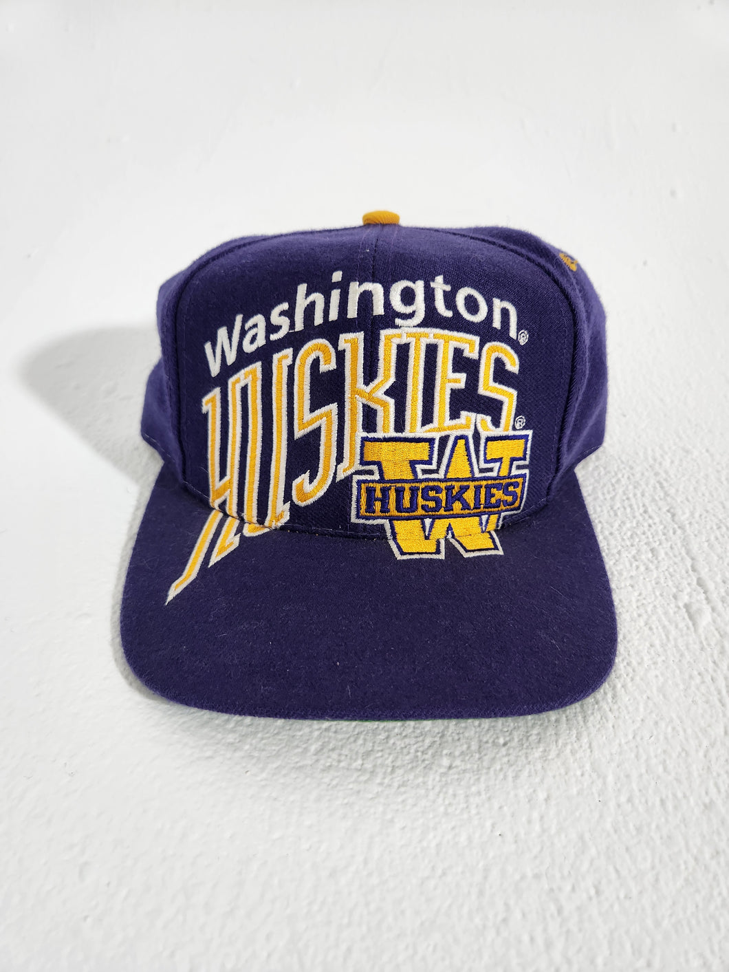 Vintage UW Huskies Acrylic Wool Snapback Hat