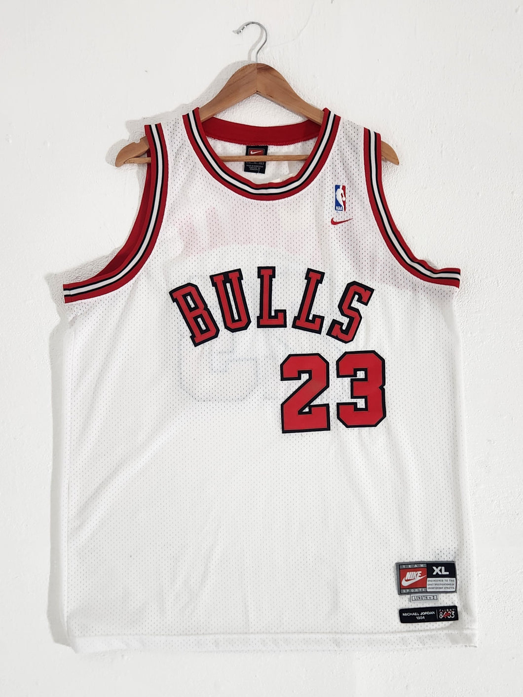 Vintage 2000s Chicago Bulls Michael Jordan #23 Stitched Basketball Jersey Sz. XL