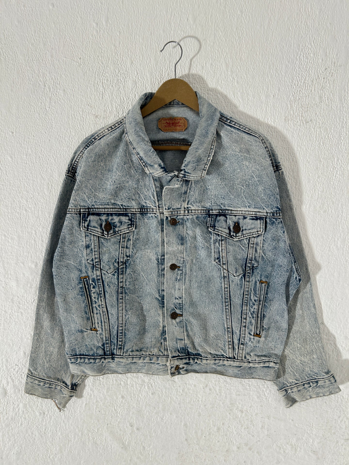 Vintage Levi's Lightwash Denim Jacket Sz. M DEPT1