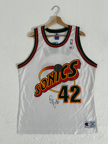 Vintage Vin Baker Seattle SuperSonics Signed Autographed Sz. 48