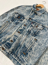 Vintage Levi's Lightwash Denim Jacket Sz. M DEPT1