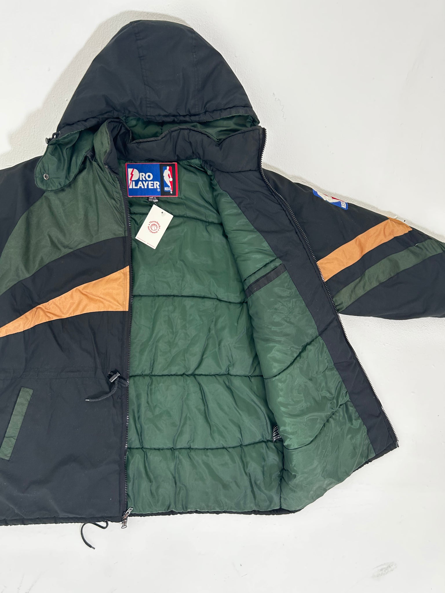 Vintage 90s Seattle Sonics NBA Hooded puffer jacket. Starter