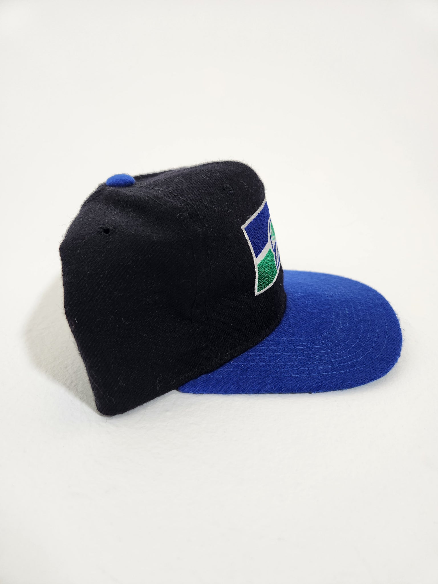 SEATTLE SEAHAWKS NFL FOOTBALL MITCHELL & NESS VTG LOGO SNAPBACK CAP HAT  NEW!