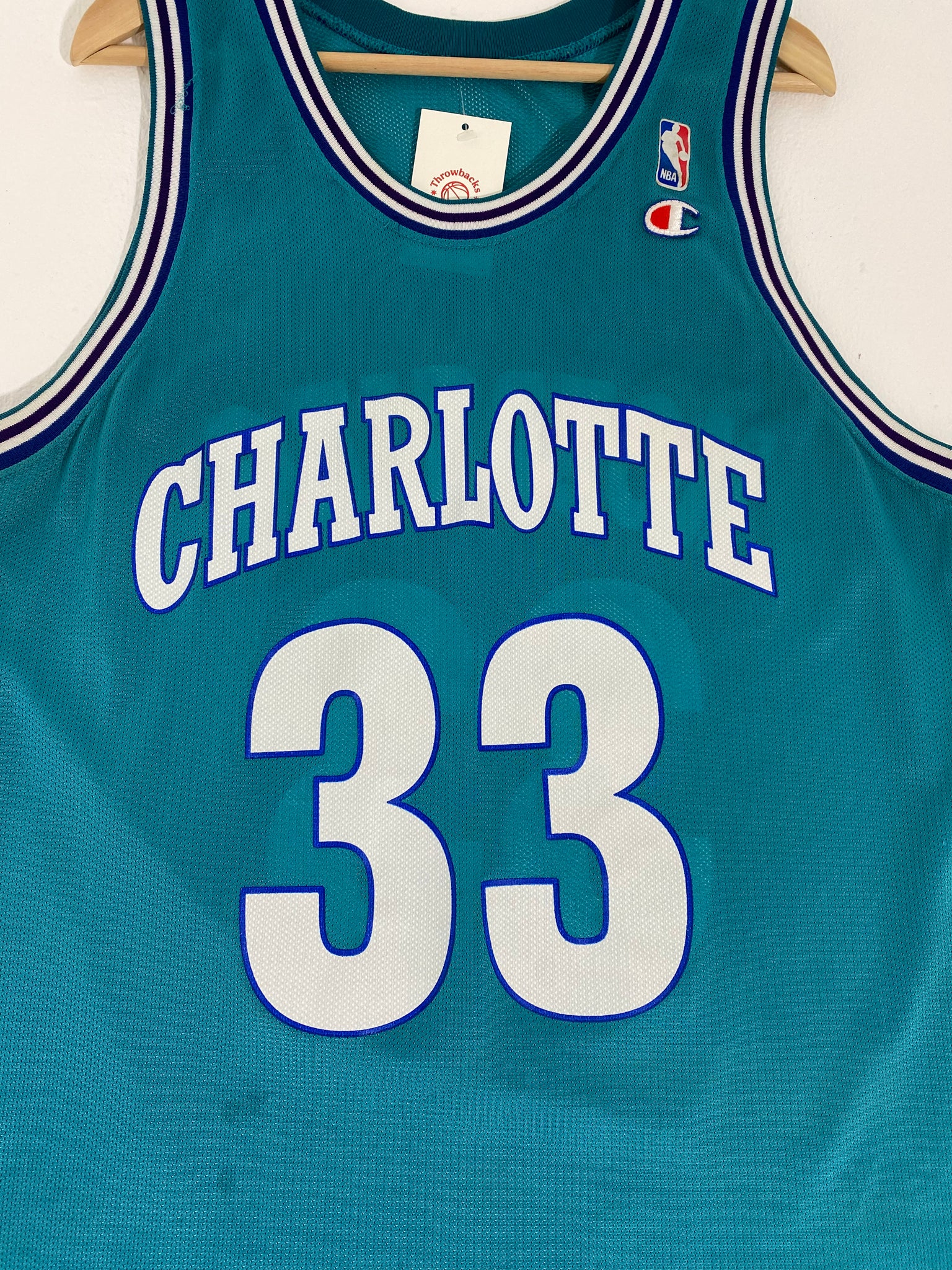 MITCHELL & NESS Alonzo Mourning Charlotte Hornets 1994-95 Alternate  Swingman Jersey SMJYAC18010-CHOPURP94AMO - PLNDR