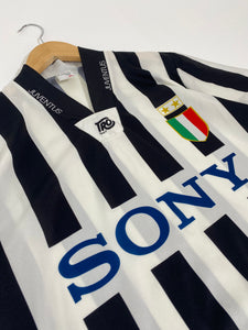 Vintage 1995-96 Juventus Home Kit Sz. L