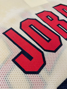 Vintage 1990's Gold Chicago Bulls 'Michael Jordan' 50th Year Anniversary Edition Jersey Sz. M (40)