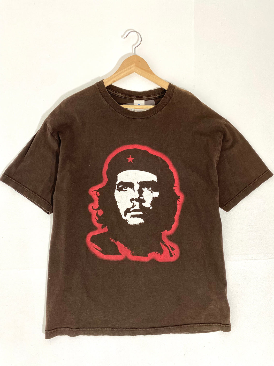 Che Guevara Unisex T-Shirt Black on Red (Small) 